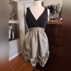 Sleeveless V-Neck Two-Tone Dress with Rosette Hem